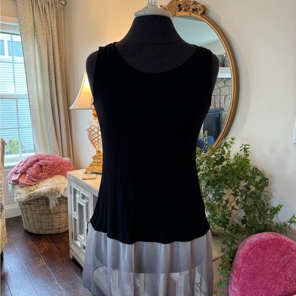 Tops - Black logo layers, tank top size extra small
